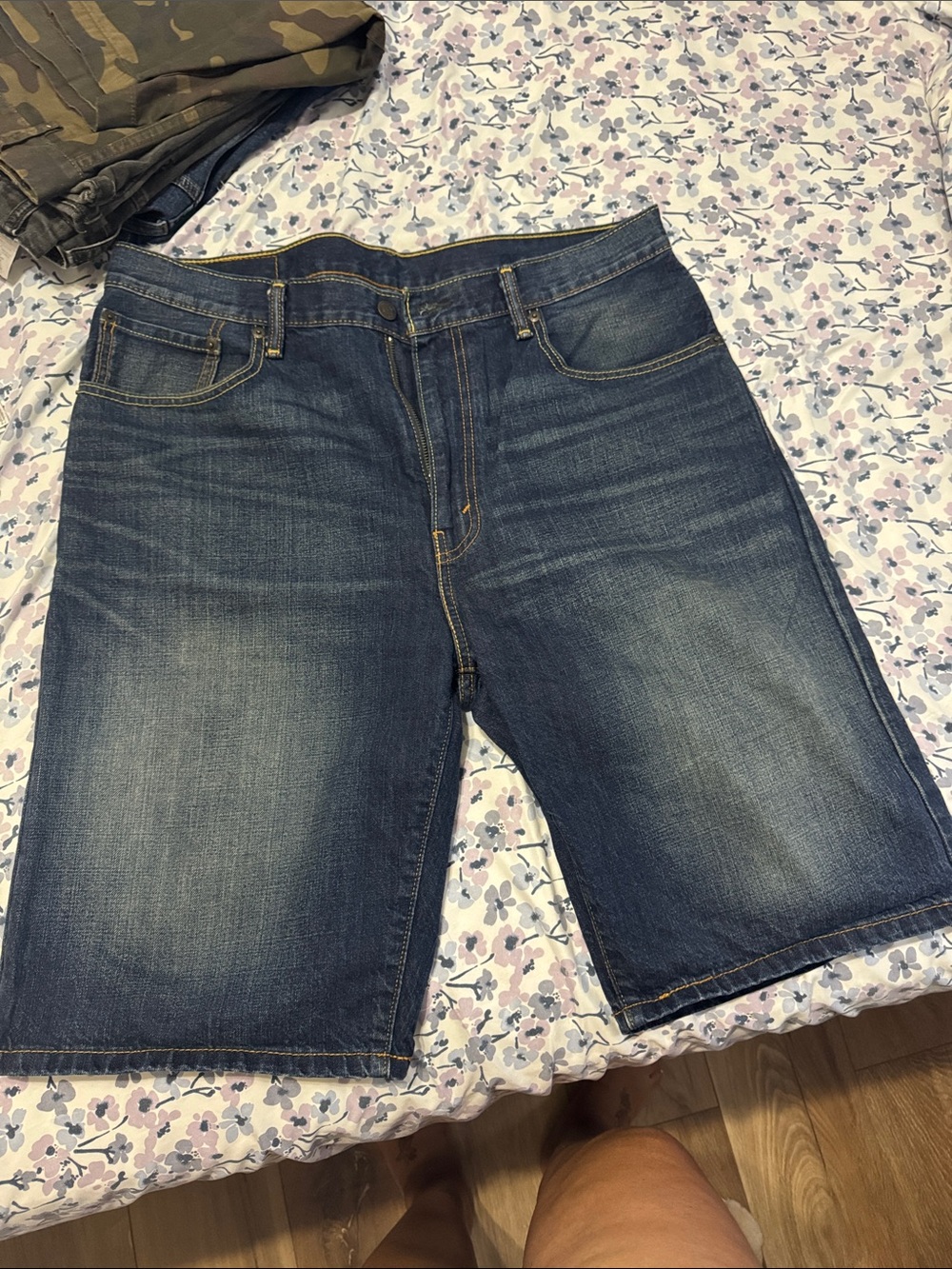 Classic Men's Denim Shorts in Dark Blue - Casual Everyday Style. Levi’s used onc